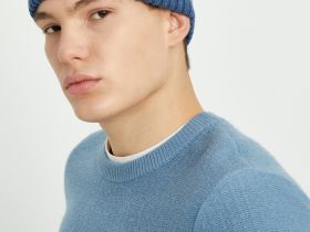 Шапка из шерсти