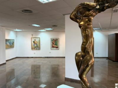 В Якутске представили выставку «Арктический пляж» с произведениями в жанре ню