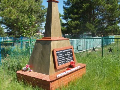 Братская могила борцов, погибших за установление Советской власти на Обь-Иртышском Севере