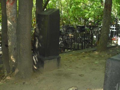 Надгробие Бренквист (?) Карла Вольдемара (1871-1873 гг.)