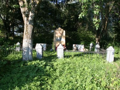 Братское захоронение советских воинов, погибших в 1941-1944 гг.