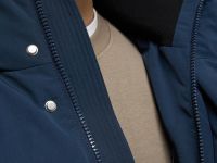 Однобортное пальто с капюшоном