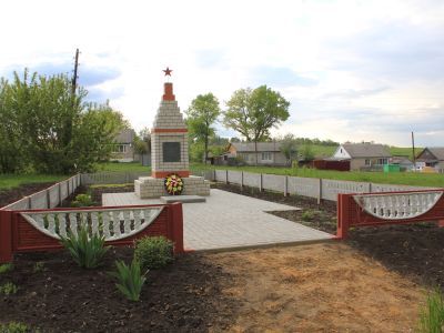 Могила командира 103 Богучарского полка Пугачёва