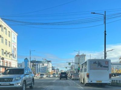 В Якутске устранили провал на дороге по проспекту Ленина