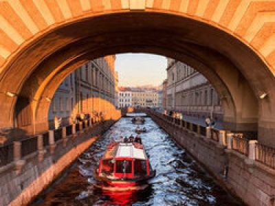 По Петербургу на теплоходе: каналы, мосты и Большая Нева