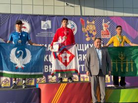 На Спартакиаде учащихся в Якутске наградили легкоатлетов, мас-рестлеров и борцов