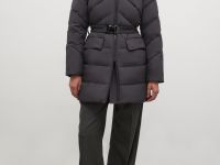 Стеганый пуховик с поясом и капюшоном