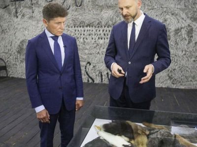 Губернатор Приморского края посетил во Владивостоке выставку, посвящённую 100-летию ЯАССР