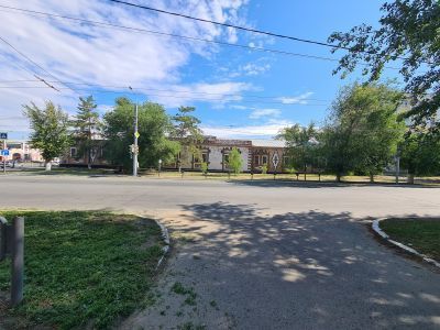 Бывший воинский арсенал ("Степной цейхгауз"). Псевдоготика с облицовкой поливным кирпичом