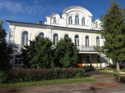 Дом, где в 1918 г. работал первый уездный комитет РКП /б/. Имеется мемориальная доска