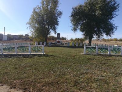 Братская могила советских воинов, погибших в период Сталинградской битвы