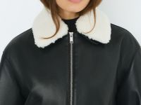 Утеплённая куртка из искусственной кожи с меховым воротником, Черный