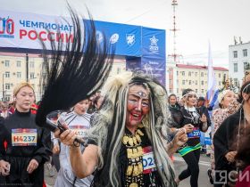 Сотни якутян в национальной одежде пробежали на марафоне Олонхо