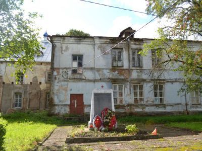 Мемориальная доска погибшим односельчанам