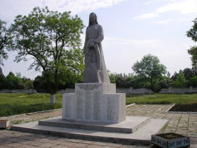 Памятный знак в честь воинов-освободителей (скульптор К.Г.Кошкин)