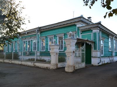 Женская гимназия. Здание, в котором была создана первая городская комсомольская организация (1918 г.)