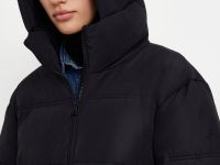 Утепленное пальто с капюшоном