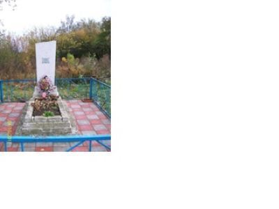 Братская могила 100 мирных жителей, расстрелянных в 1942 г. немецко-фашистскими захватчиками