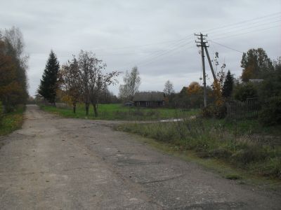 Школа в которой в предвоенные годы работала преподавателем П.П. Романенкова, повешенная гитлеровцами за связь с партизанами