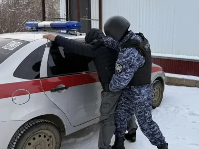 В Мирном росгвардейцы задержали мужчину, угрожавшего бармену игрушечным пистолетом