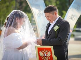 Первая торжественная регистрация брака состоялась на площади Республики