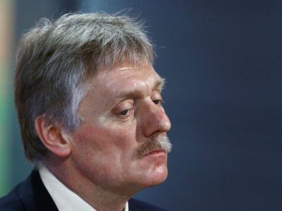 Песков отметил, что угрозы США "изрядно надоели"