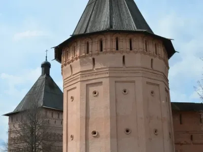 Юго-восточная наугольная (Смоленская) башня