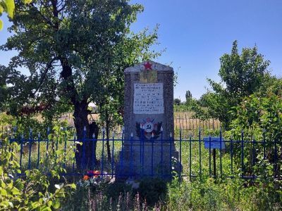 Братская могила советских воинов, погибших в период Сталинградской битвы