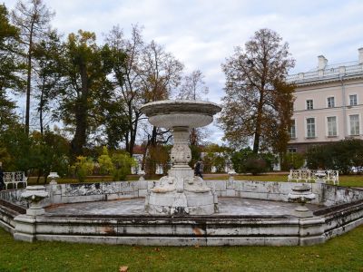 Мраморный фонтан