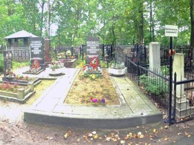 Две братские могилы воинов, погибших в войну с белофиннами
