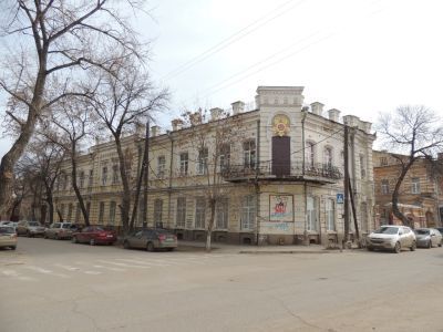 Дом с торговыми лавками и гостиницей Коржинского П.И., 1900г.