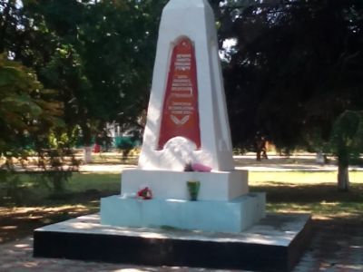 Братская могила, в которой похоронены заместители председателя Кущевского ревкома Т.И. Черкашин и С.И. Воронка