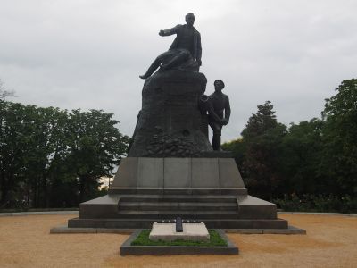 Скульптурный памятник вице-адмиралу В.А.Корнилову