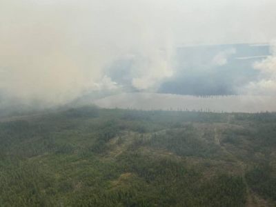 У села Сылгы-Ытар Среднеколымского района тушат лесной пожар