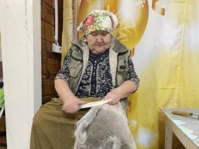 В Булунском районе пенсионерка превратила увлечение в дополнительный доход