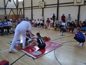 21 команда словацких школьников сразилась в мас-рестлинге