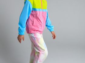 Куртка текстильная с полиуретановым покрытием для девочек (ветровка)