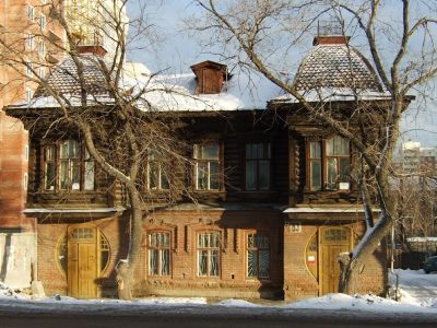 Жилой дом с башенками (модерн)