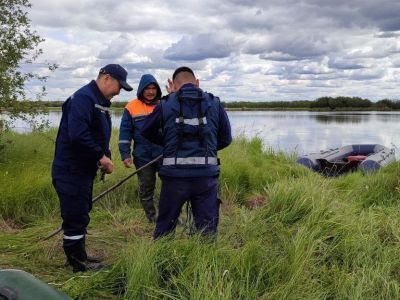 Недалеко от Якутска водолазы на дне озера обнаружили тело мужчины