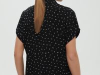 Блузка с коротким рукавом и отложным воротником