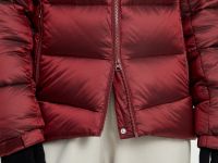 Удлиненный пуховик полуприлегающего силуэта