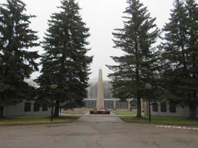 Мемориальный комплекс на братской могиле советских воинов, погибших при взятии города Инстербург в 1945 году