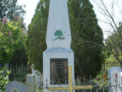 Братская могила советских воинов