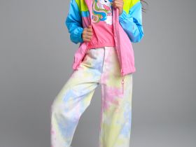 Куртка текстильная с полиуретановым покрытием для девочек (ветровка)