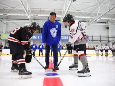 Физкультурно-оздоровительный комплекс с крытым катком и бассейном открыли в Якутске