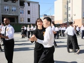5,5 тысяч пар станцевали вальс Победы в Якутске