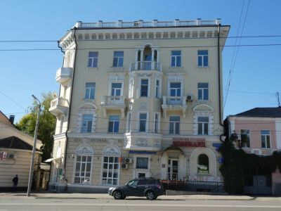 Многоэтажный жилой дом с помещениями соцкультбыта на 1-м этаже