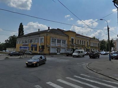 Большой кузнечный дом с лавками