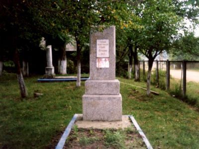 Братская могила 7 советских воинов, погибших в боях с фашистскими захватчиками