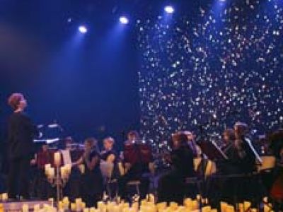 Новогодний шоу-концерт в сиянии тысячи свечей